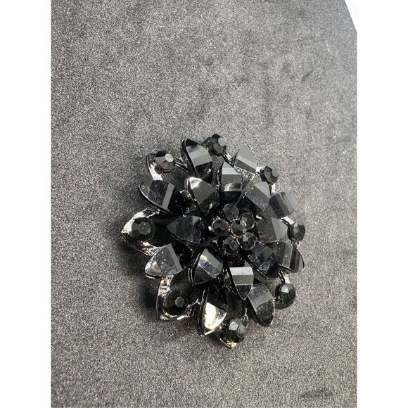 STUNNING‎ Vintage Black, Gray Rhinestone Thermo Set Flower Brooch GOOD CONDITION - Picture 2 of 10